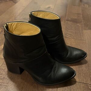 Nisolo Dari Black Leather Heeled Ankle Boots
